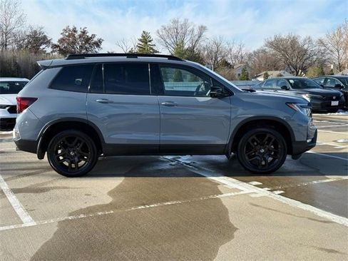 Used 2024 Honda Passport Black Edition image 2