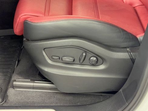 Certified 2025 Porsche Cayenne E-Hybrid AWD/4WD image 16