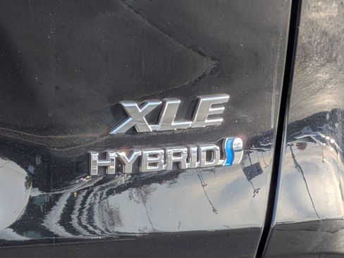 Used 2023 Toyota RAV4 XLE image 10