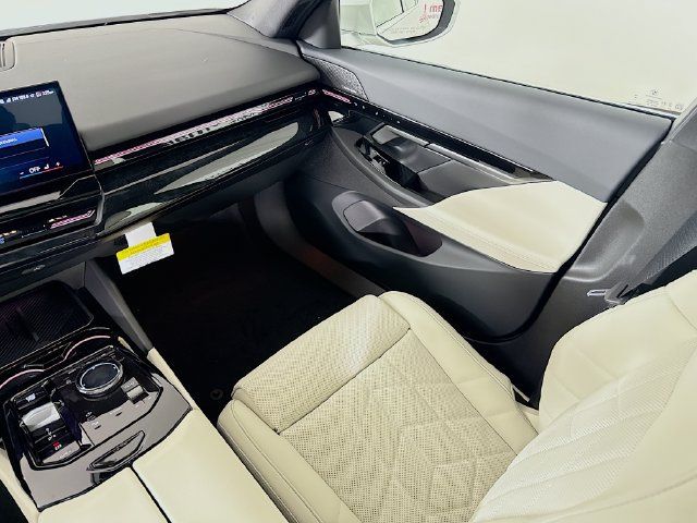 Used 2026 BMW 530i xDrive w/ Premium Package AWD/4WD image 25