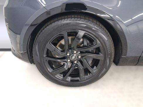 Used 2025 Land Rover Discovery Dynamic SE image 11