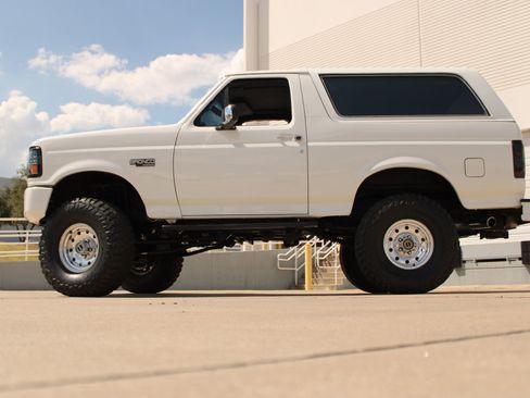 Used 1993 Ford Bronco XLT AWD/4WD image 7
