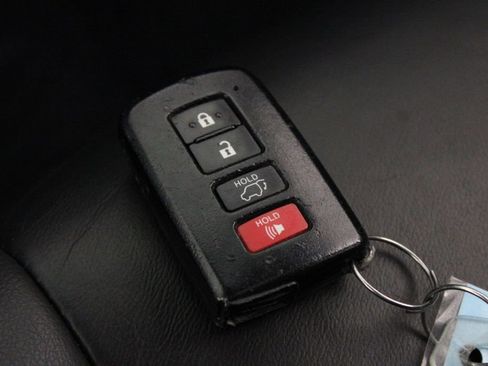 Used 2019 Toyota Highlander XLE w/ Protection Package #3 AWD/4WD image 29