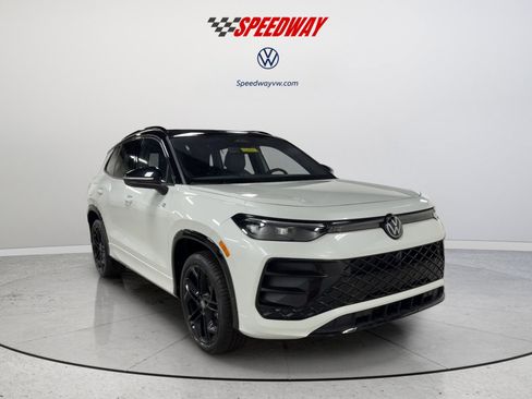 New 2026 Volkswagen Tiguan SE R-Line AWD/4WD image 2