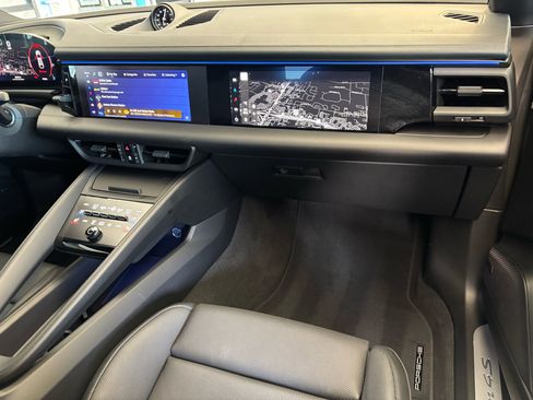 Used 2025 Porsche Macan 4S Electric image 29