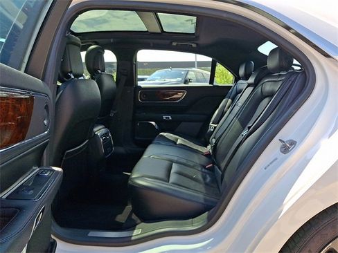 Used 2017 Lincoln Continental Select w/ Climate Package AWD/4WD image 10