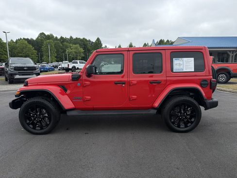 Used 2025 Jeep Wrangler Unlimited Sahara AWD/4WD image 18