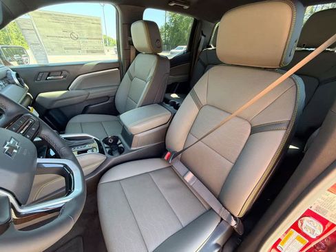 New 2026 Chevrolet Colorado ZR2 AWD/4WD image 17