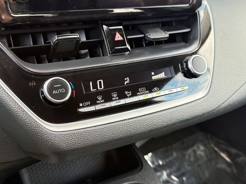 Used 2024 Toyota Corolla LE FWD image 35