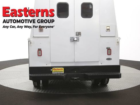 Used 2017 Ford F550 2WD Regular Cab Super Duty image 38