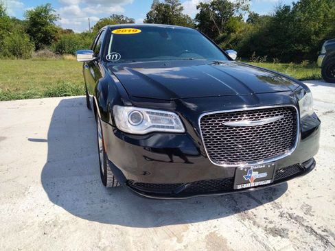 Used 2019 Chrysler 300 Limited image 3