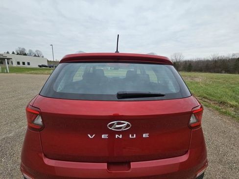 Used 2023 Hyundai Venue SEL w/ Cargo Package image 4