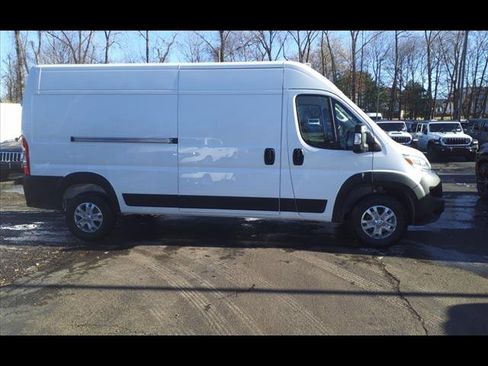 New 2024 RAM ProMaster 2500 w/ Quick Order Package 22G SLT image 4