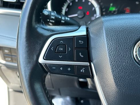 Used 2023 Toyota Highlander XLE image 25