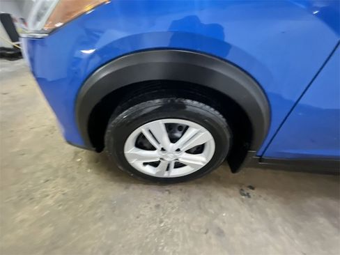 Used 2022 Nissan Kicks S image 10