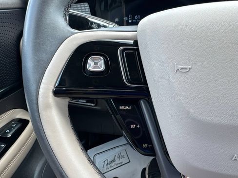 Used 2024 Lincoln Corsair AWD image 13