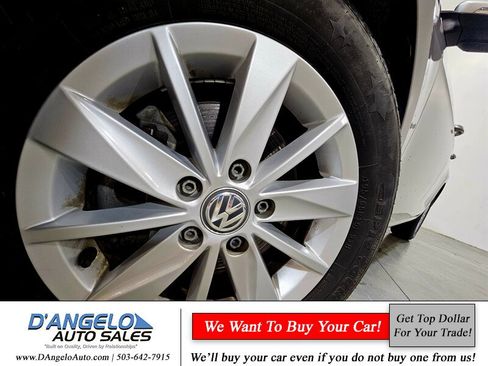 Used 2016 Volkswagen Golf S image 11
