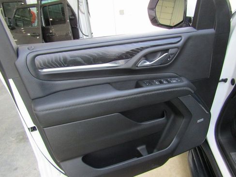 Used 2023 GMC Yukon XL Denali image 27