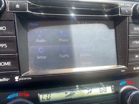 Used 2018 Toyota RAV4 XLE AWD/4WD image 18