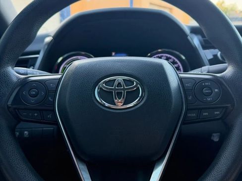 Used 2019 Toyota Camry LE image 18