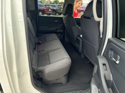 Used 2025 Nissan Frontier SV w/ SV Convenience Package image 22