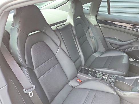 Used 2022 Porsche Panamera 4 image 21