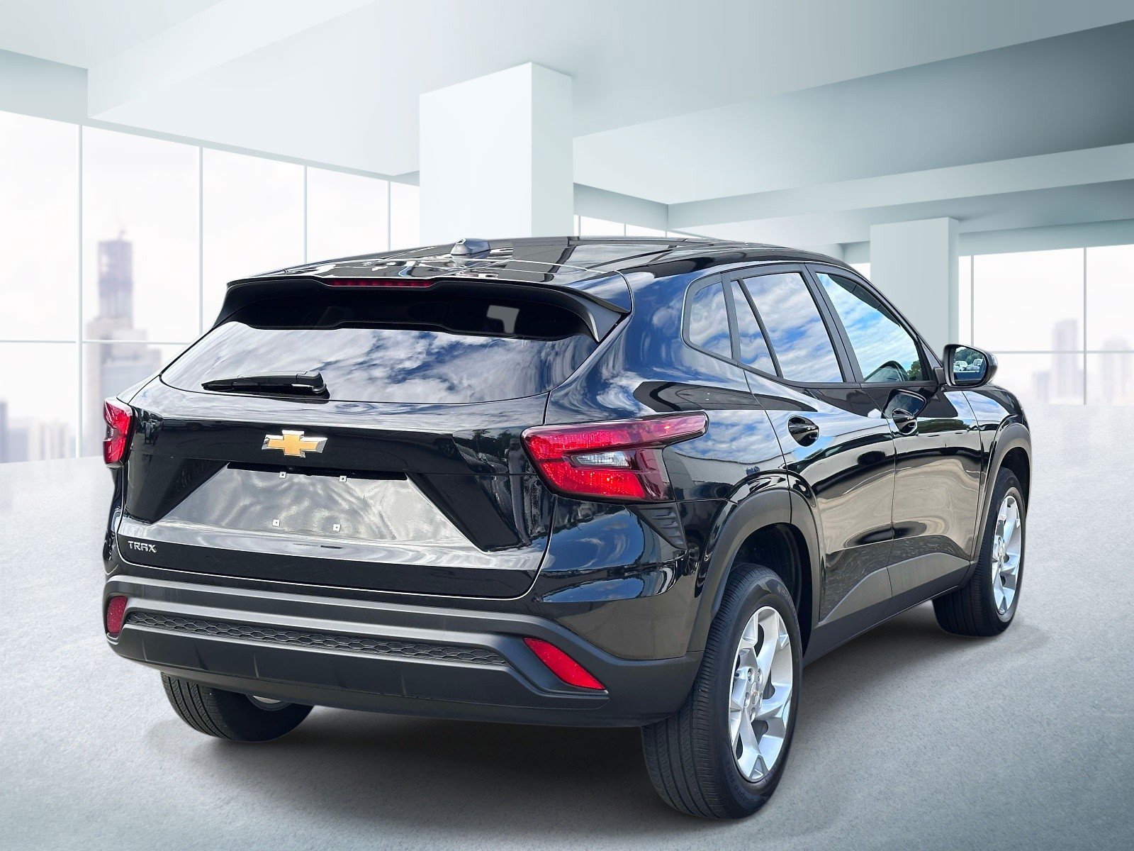 Used 2024 Chevrolet Trax LS w/ LS Convenience Package FWD image 4