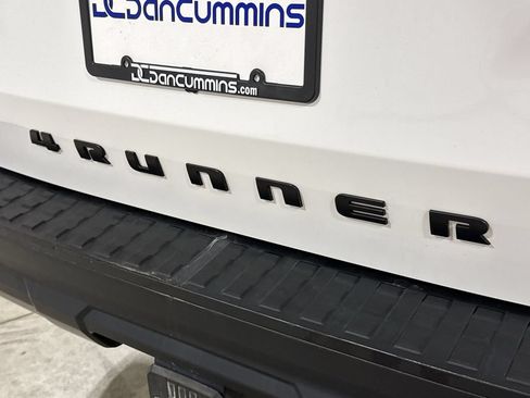 Used 2025 Toyota 4Runner SR5 AWD/4WD image 25