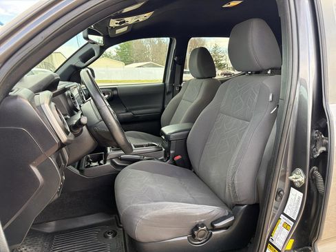 Used 2017 Toyota Tacoma TRD Off-Road w/ Tow Package (A/T) image 22