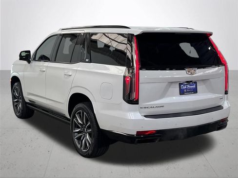 Used 2022 Cadillac Escalade Sport Platinum w/ Heavy-Duty Trailer Package AWD/4WD image 15