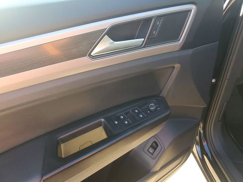 Used 2019 Volkswagen Atlas SE image 29