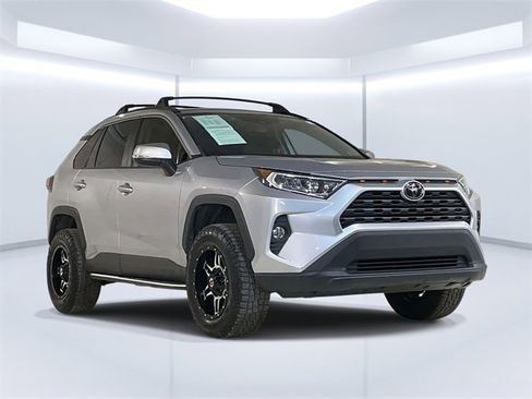 Used 2021 Toyota RAV4 XLE w/ Convenience Package image 9
