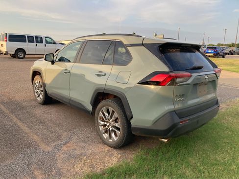 Used 2021 Toyota RAV4 XLE Premium FWD image 9