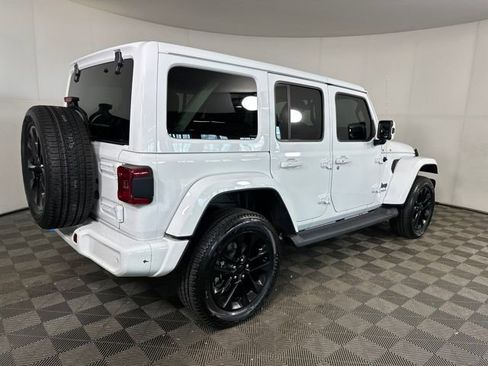 Used 2021 Jeep Wrangler Unlimited Sahara image 3