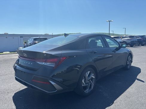 Used 2025 Hyundai Elantra Sport w/ Cargo Package FWD image 2