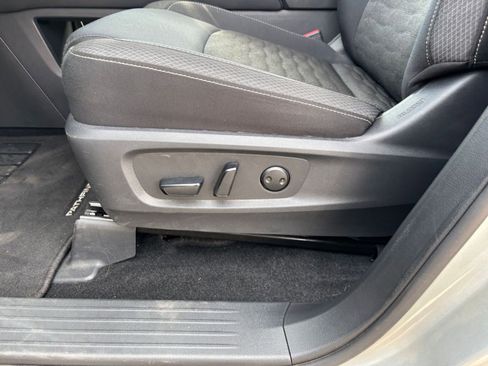 Used 2025 Nissan Pathfinder SV image 22