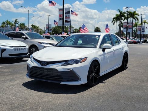 Used 2022 Toyota Camry LE w/ Convenience Package FWD image 5