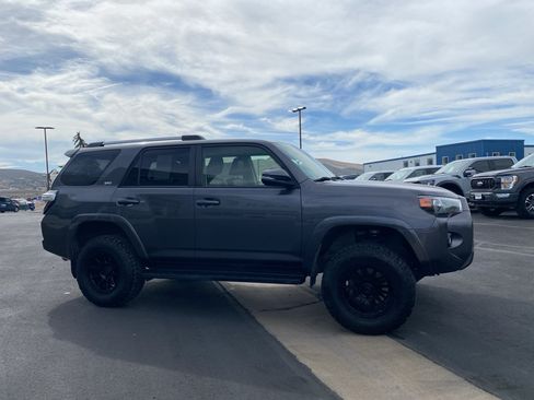 Used 2020 Toyota 4Runner SR5 Premium AWD/4WD image 18