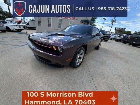 Used 2020 Dodge Challenger SXT RWD image 2