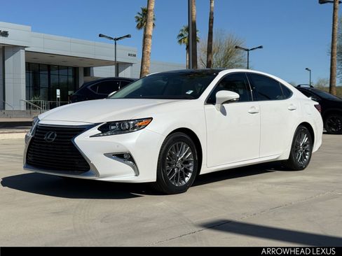 Used 2018 Lexus ES 350 w/ Navigation System Package image 2