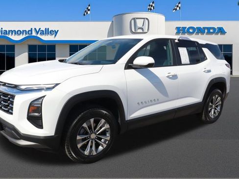 Used 2025 Chevrolet Equinox LT image 3