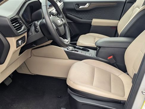 Used 2020 Ford Escape Titanium image 11