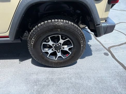 Used 2022 Jeep Wrangler Unlimited Rubicon w/ Dual Top Group AWD/4WD image 18
