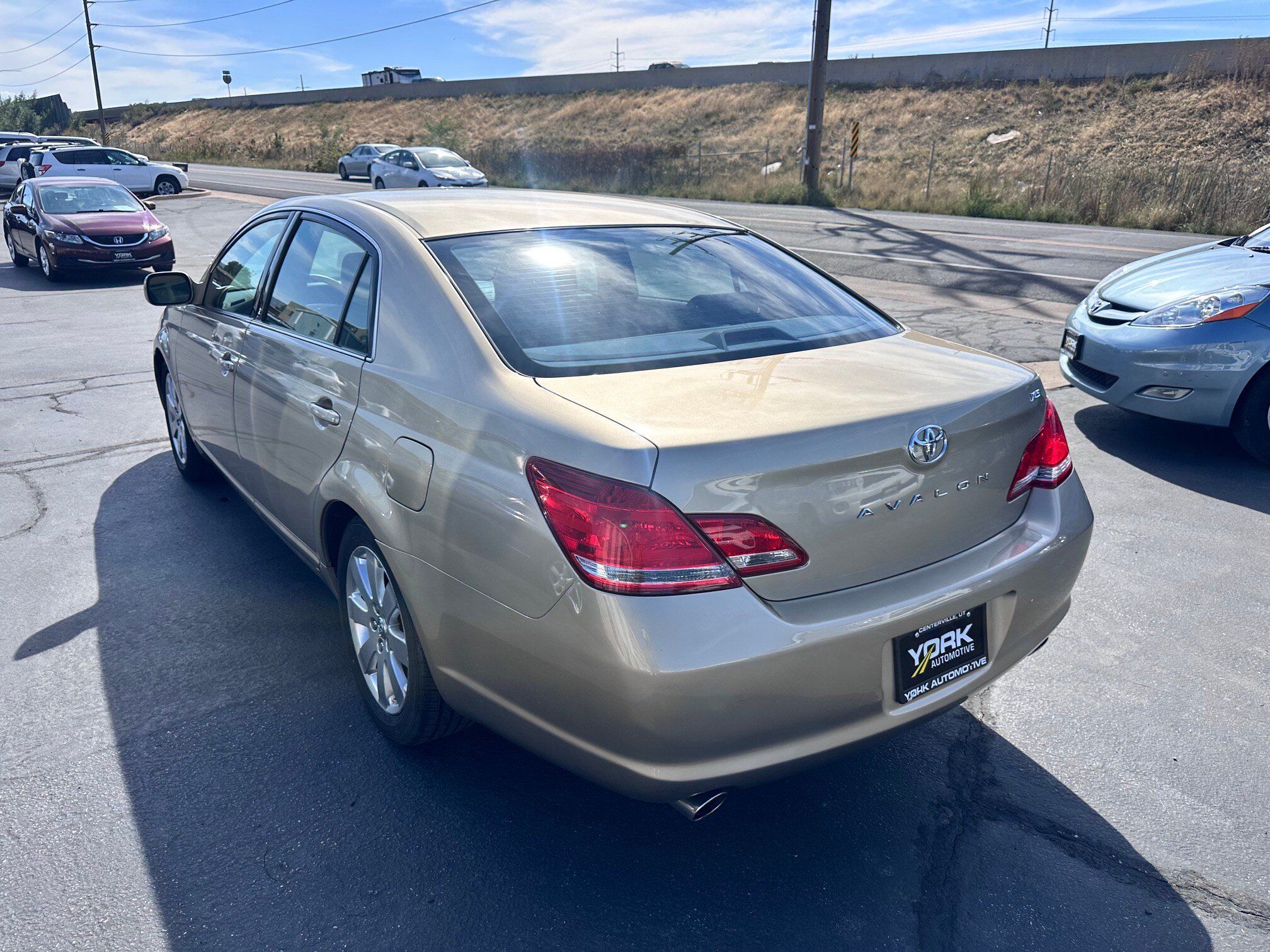 Used 2007 Toyota Avalon XLS FWD image 4