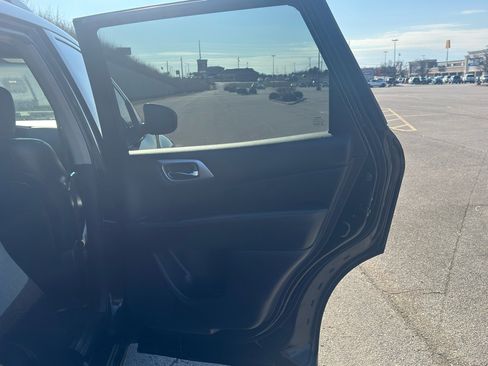 Used 2015 Nissan Pathfinder SL image 37