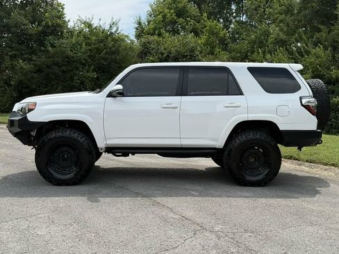 Used 2016 Toyota 4Runner SR5 Premium AWD/4WD image 3