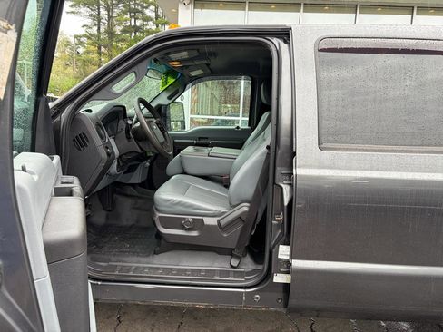 Used 2016 Ford F250 XL w/ Power Equipment Group AWD/4WD image 23