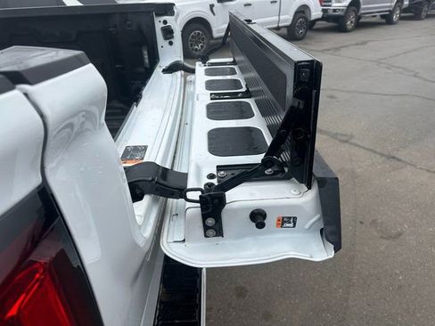 Used 2024 GMC Sierra 1500 AT4 w/ Technology Package AWD/4WD image 17