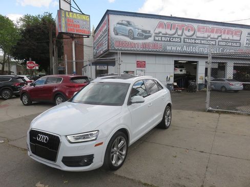 Used 2015 Audi Q3 2.0T Prestige w/ Prestige Package AWD/4WD image 2