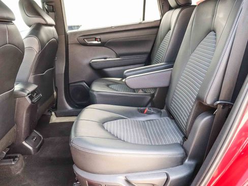 Certified 2024 Toyota Highlander XSE FWD image 19